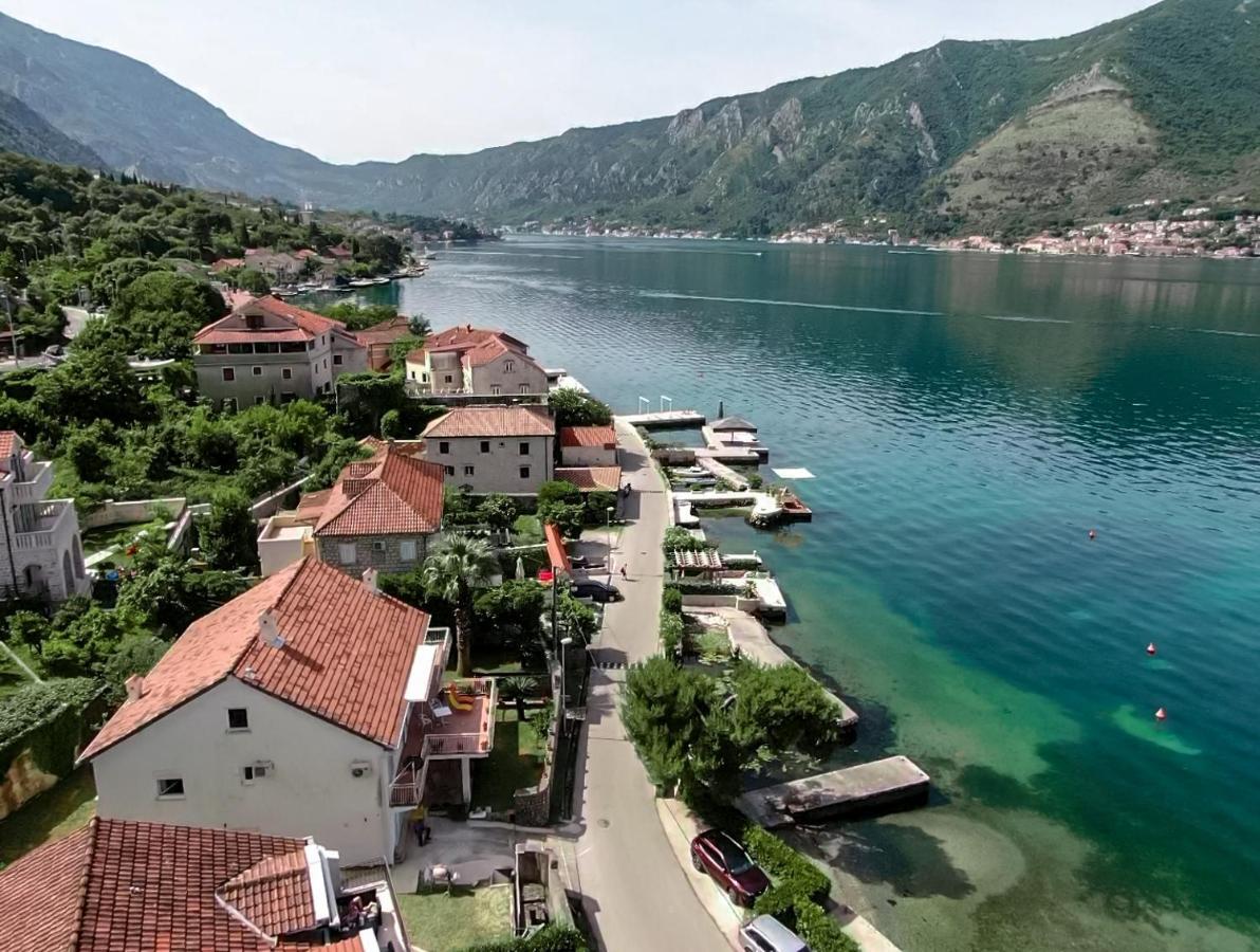 Waterfront Apartment Petrovina Kotor Luaran gambar