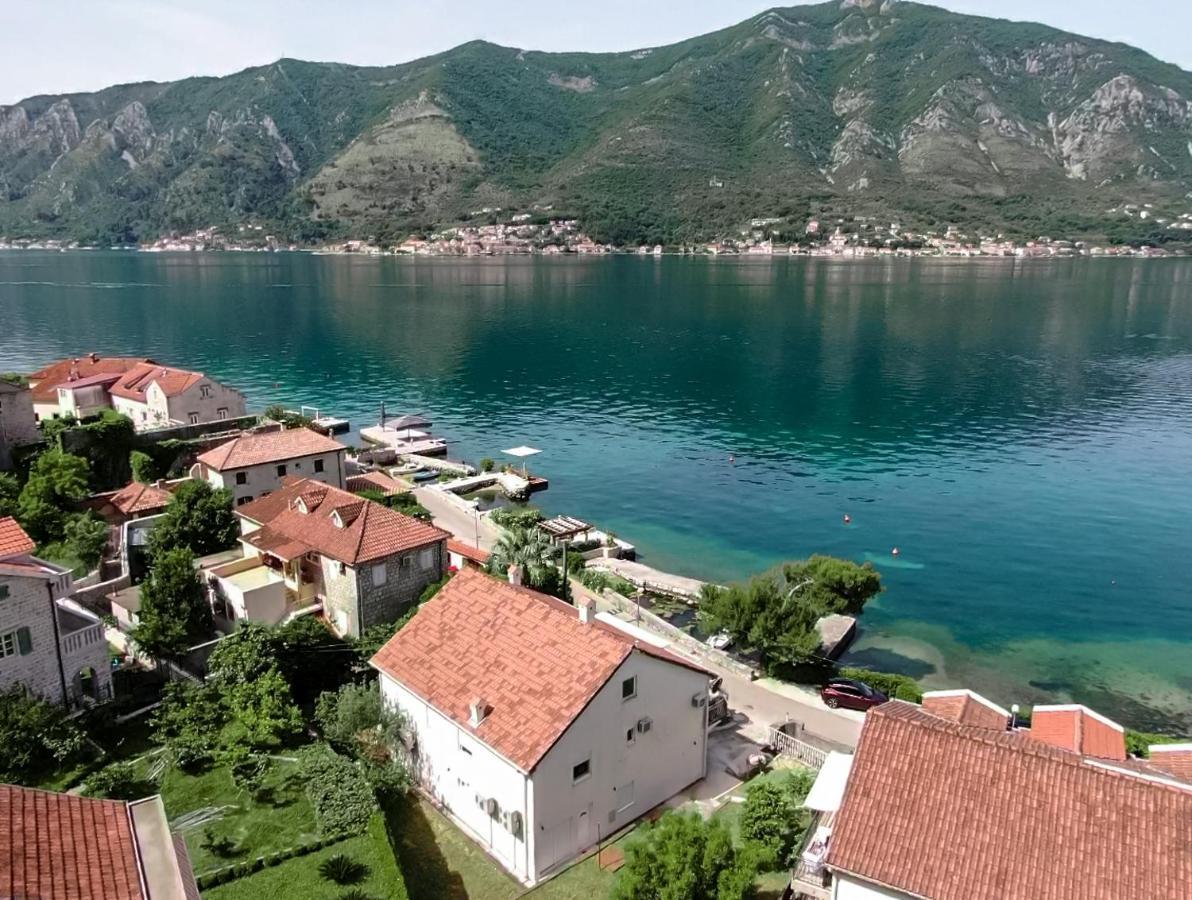 Waterfront Apartment Petrovina Kotor Luaran gambar