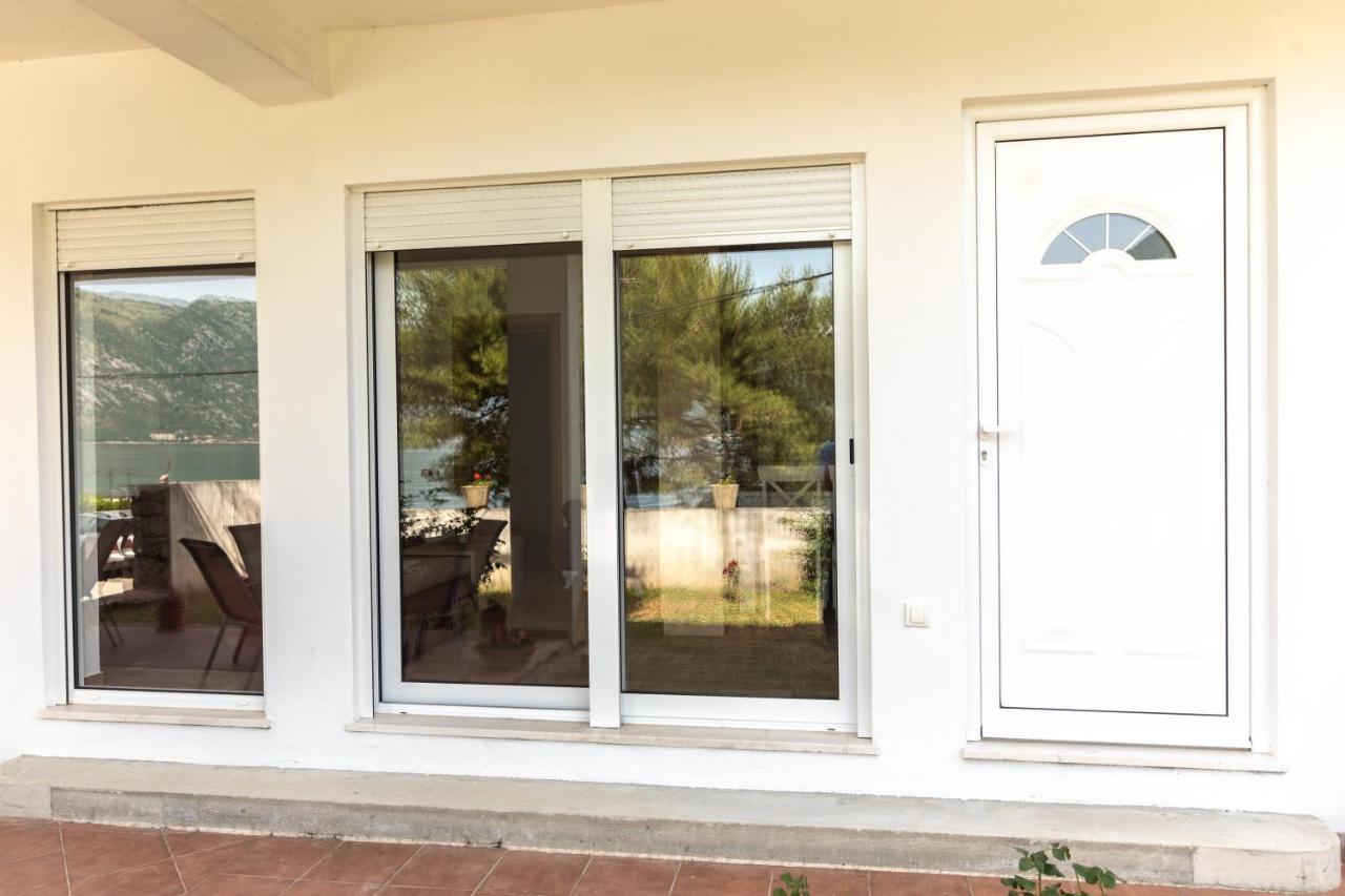 Waterfront Apartment Petrovina Kotor Luaran gambar