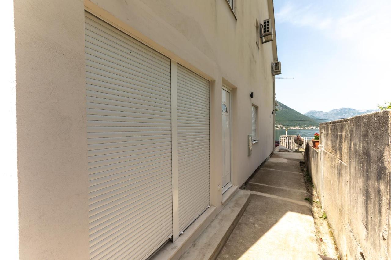 Waterfront Apartment Petrovina Kotor Luaran gambar