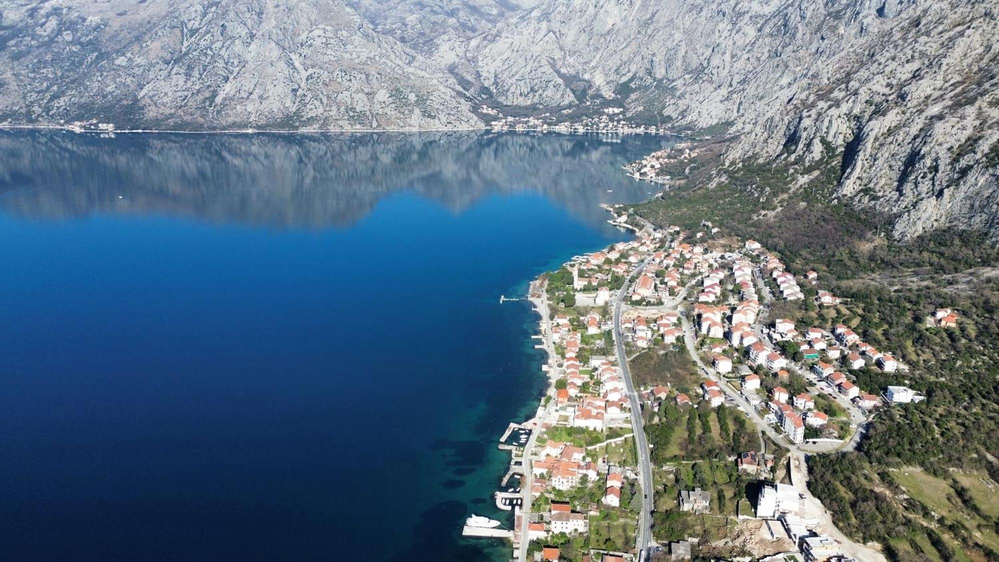 Waterfront Apartment Petrovina Kotor Luaran gambar
