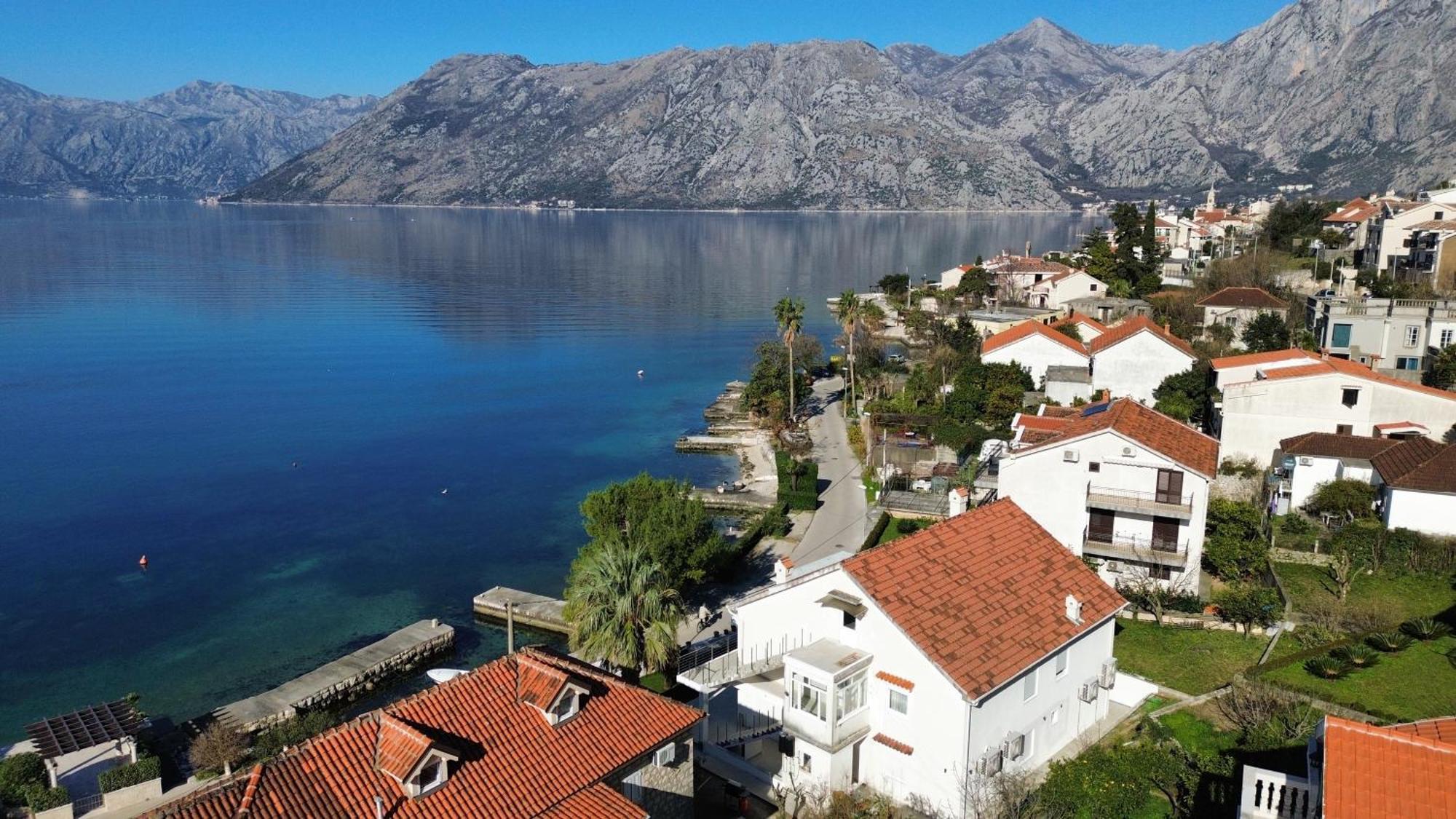 Waterfront Apartment Petrovina Kotor Luaran gambar