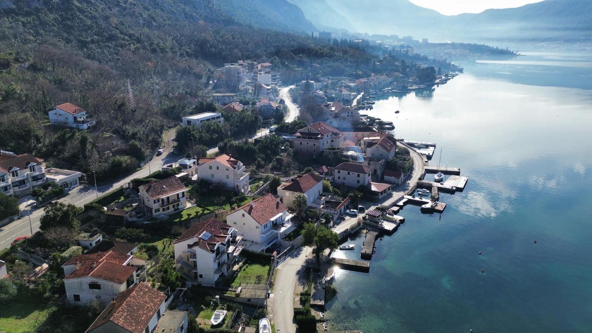 Waterfront Apartment Petrovina Kotor Luaran gambar