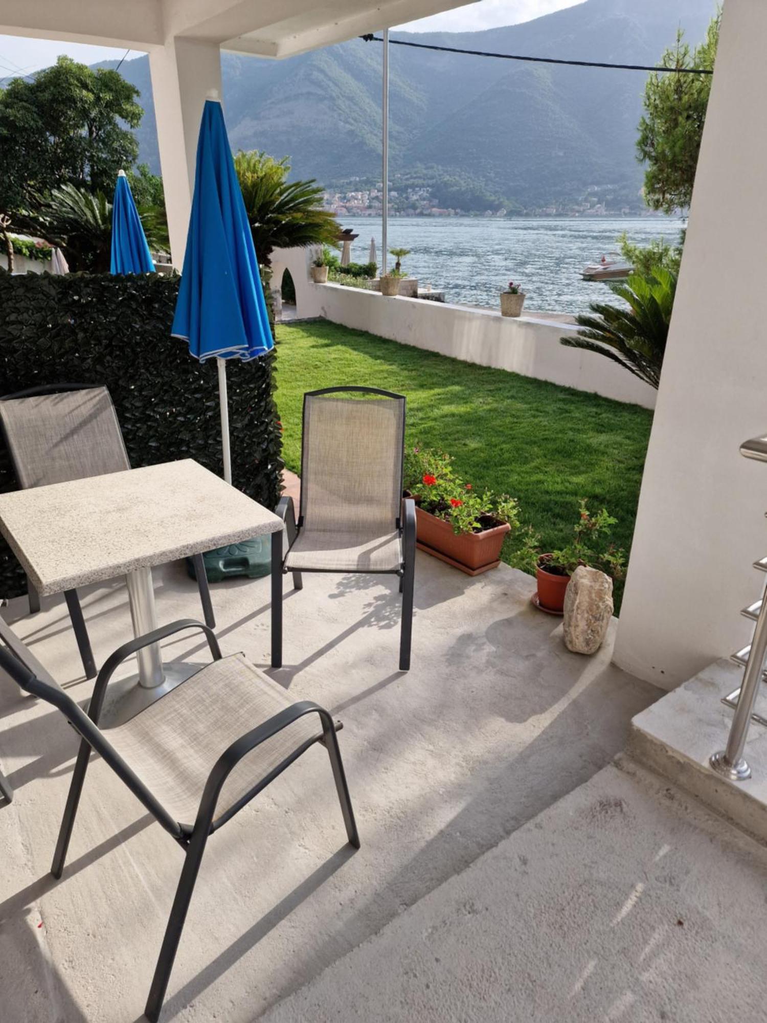 Waterfront Apartment Petrovina Kotor Luaran gambar
