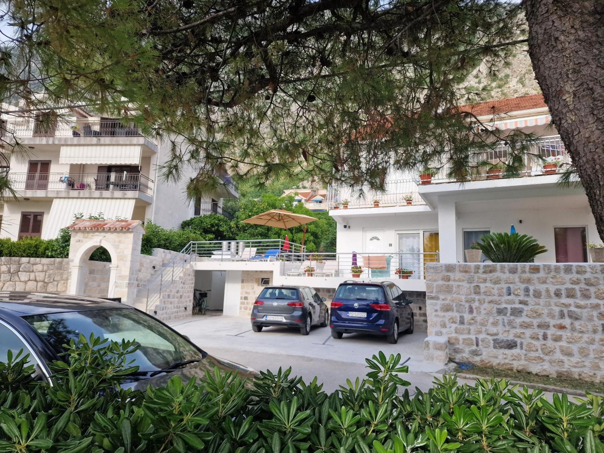 Waterfront Apartment Petrovina Kotor Luaran gambar