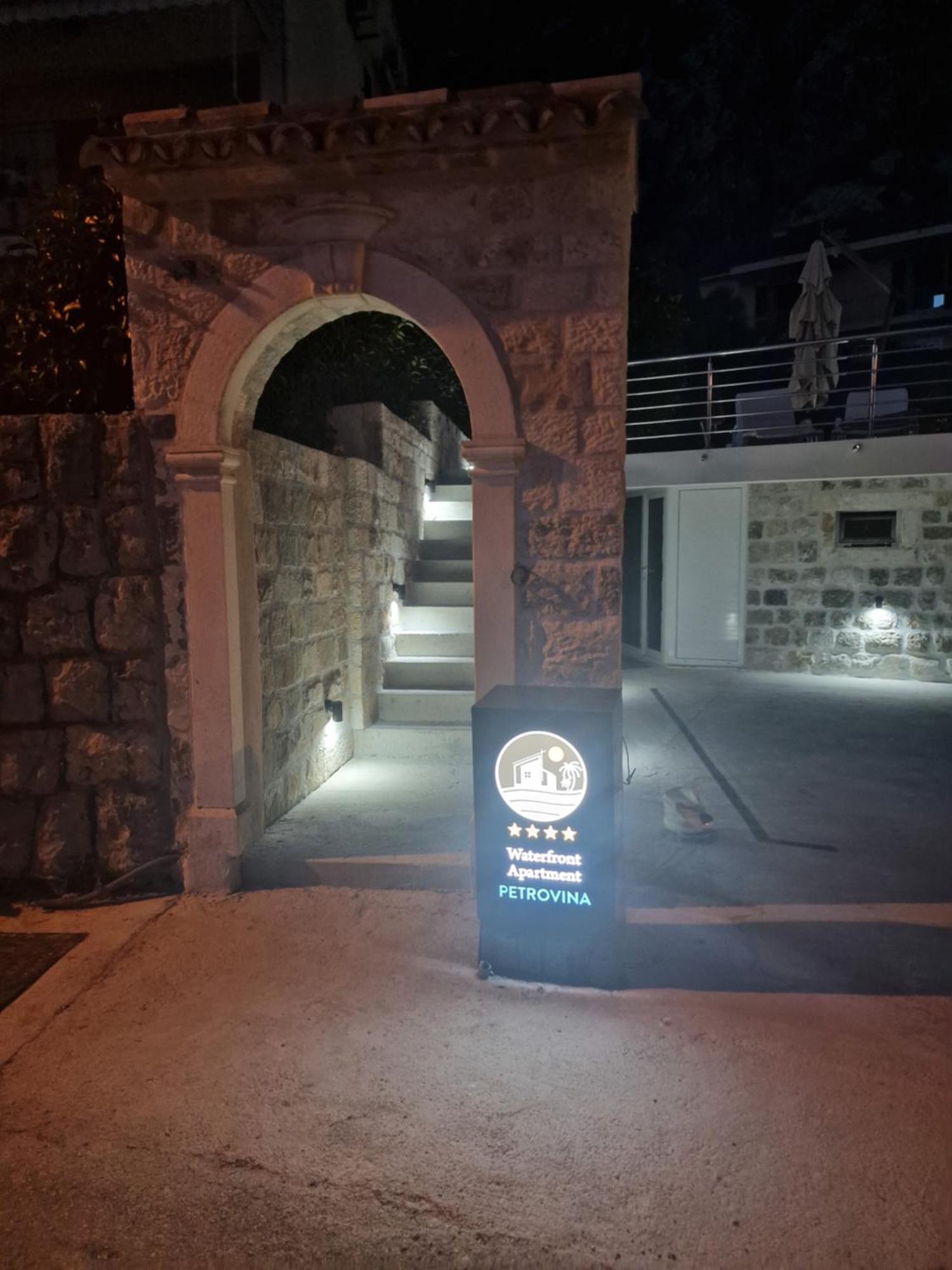 Waterfront Apartment Petrovina Kotor Luaran gambar