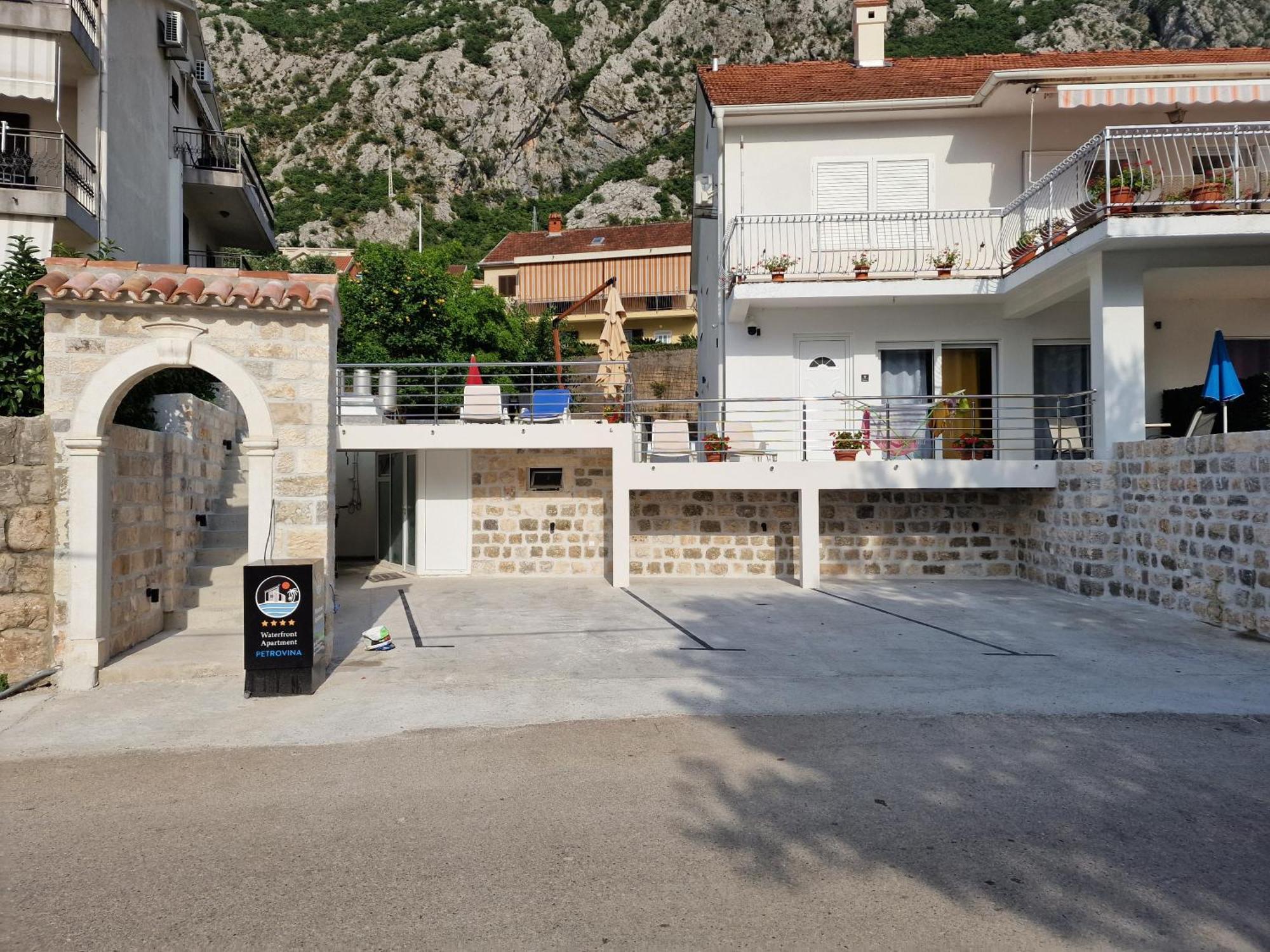 Waterfront Apartment Petrovina Kotor Luaran gambar