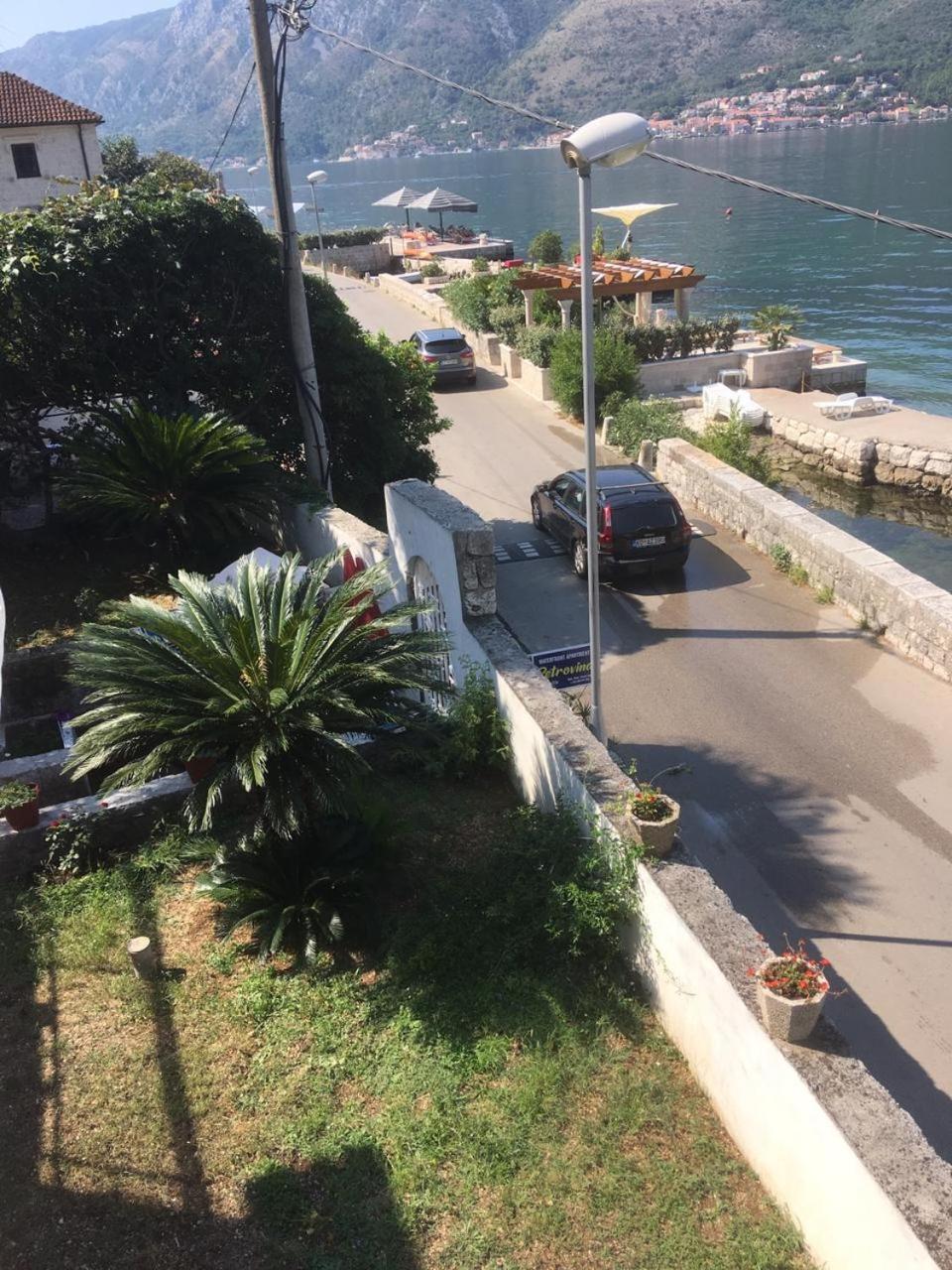 Waterfront Apartment Petrovina Kotor Luaran gambar