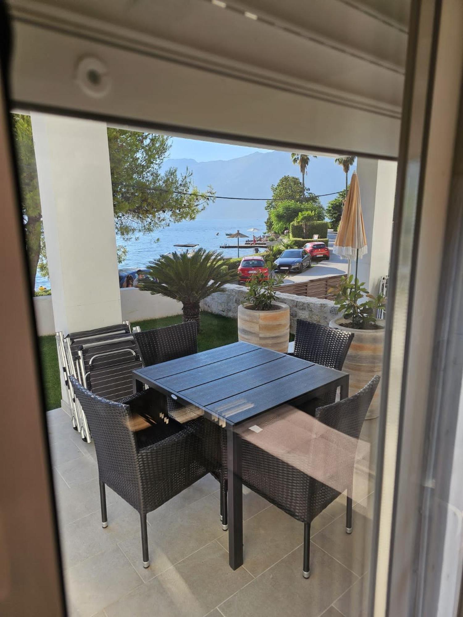 Waterfront Apartment Petrovina Kotor Luaran gambar