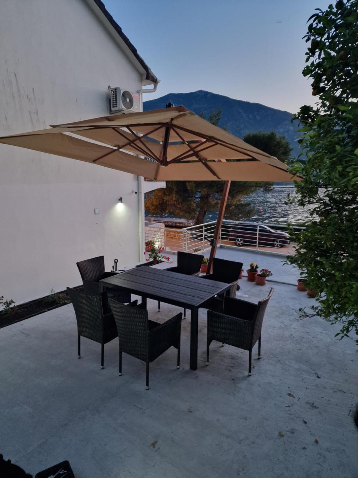 Waterfront Apartment Petrovina Kotor Luaran gambar
