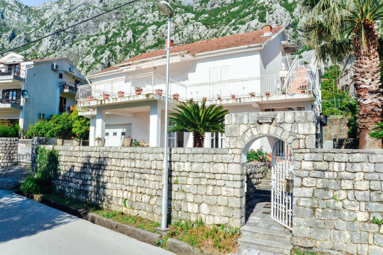 Waterfront Apartment Petrovina Kotor Luaran gambar